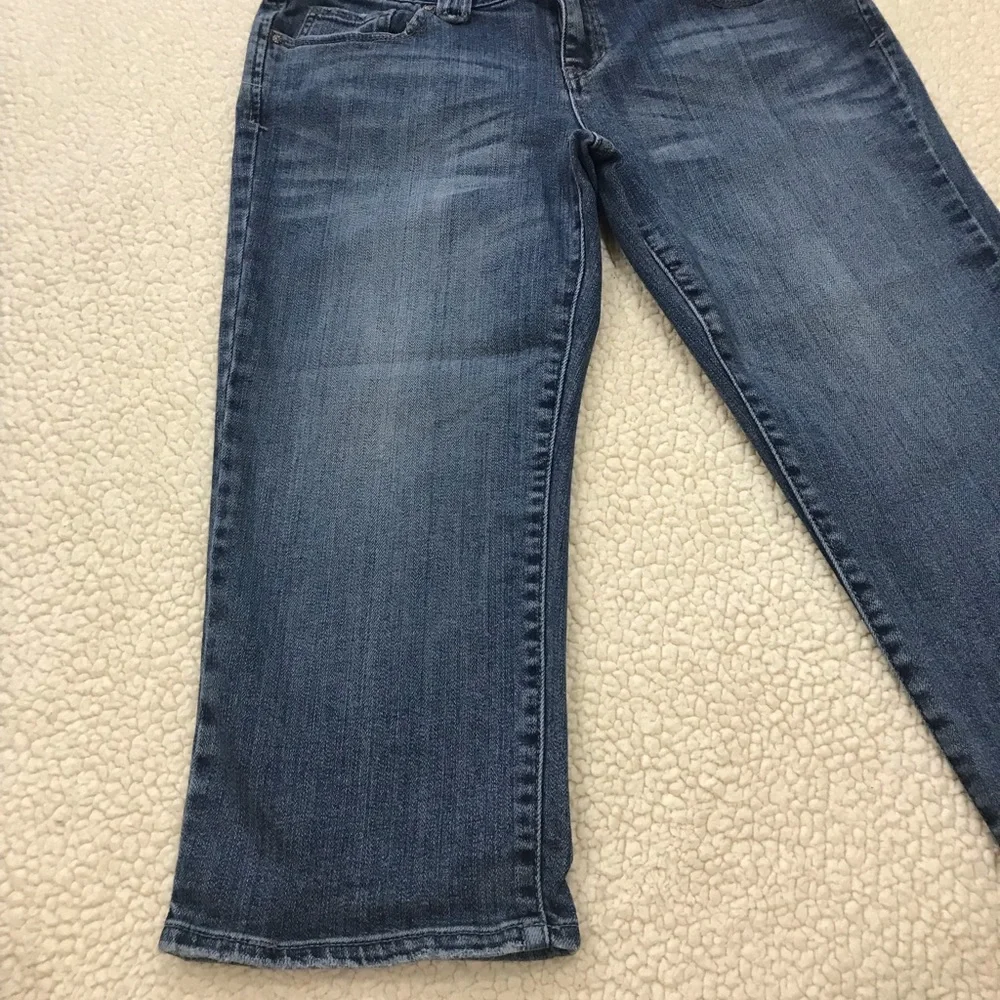 Aeropostale Stretch Denim Blue Jean Capri Pants
Size 9 / 10 Medium 
2 Front & - Picture 3 of 16